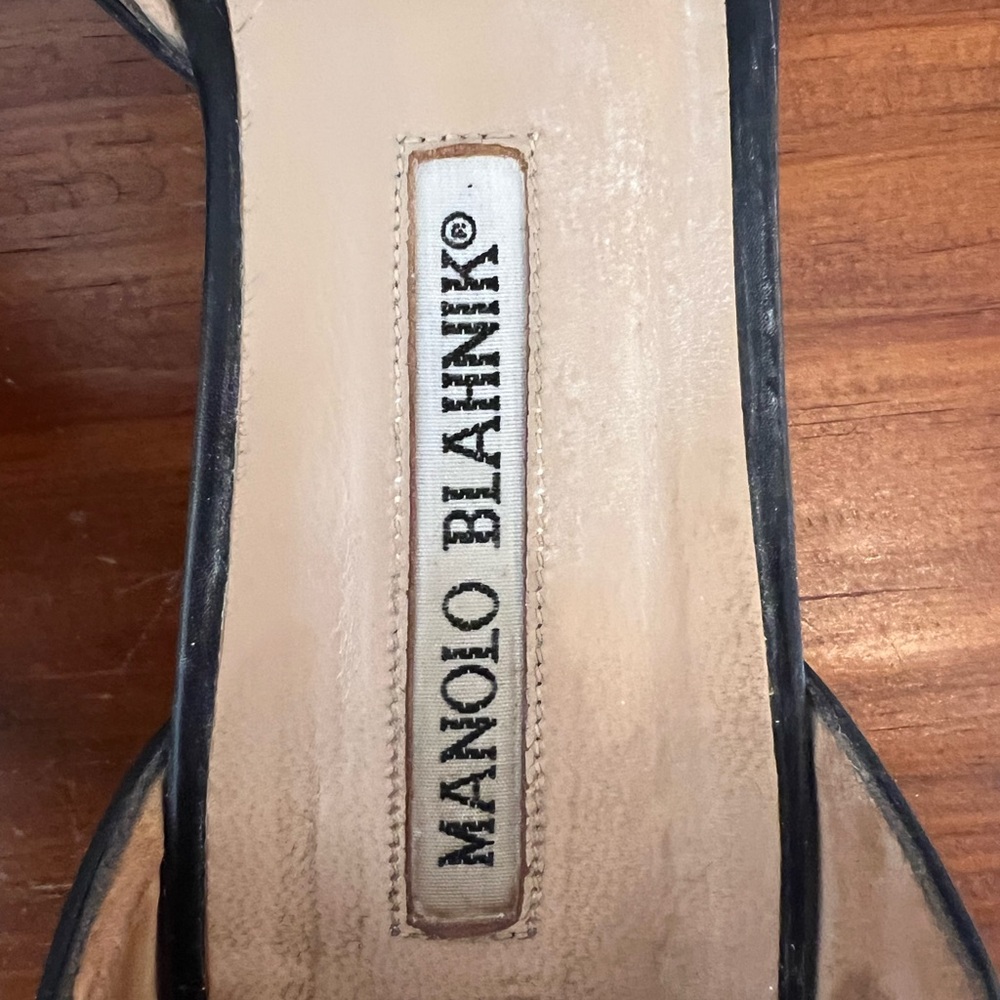 Manolo Blahnik Blue and White Pointed Toe Heels - Picture 5 of 6